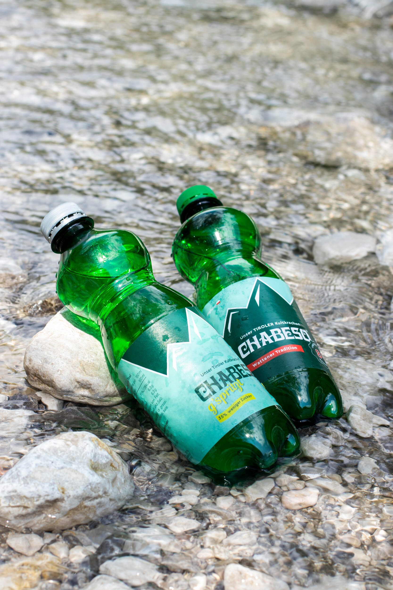 Ein Bild zweier Limonadeflaschen von Chabeso