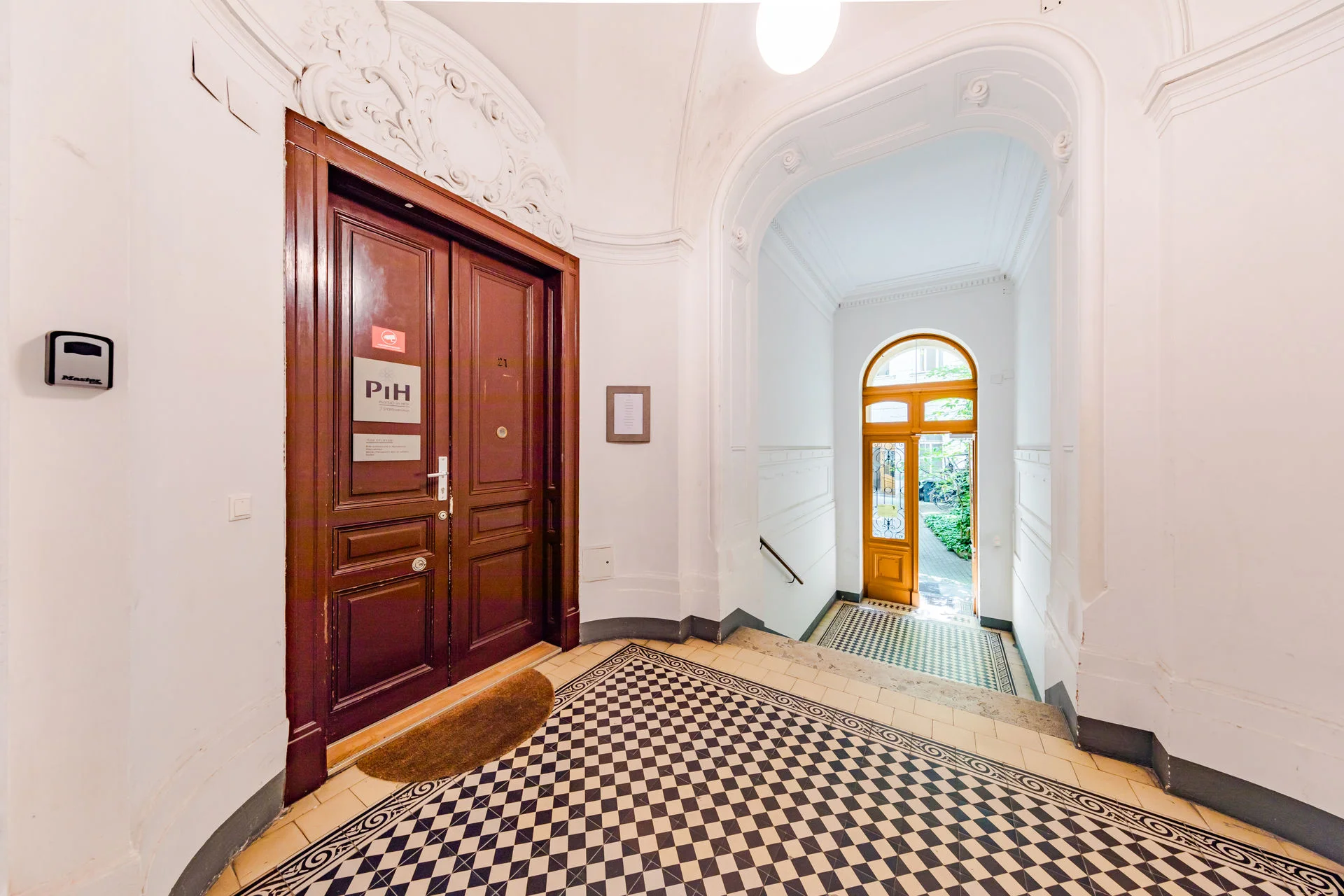 Eingang Physiotherapieordination Sportordination Wien: Kundenreferenz SEO-Agentur LINE Agency