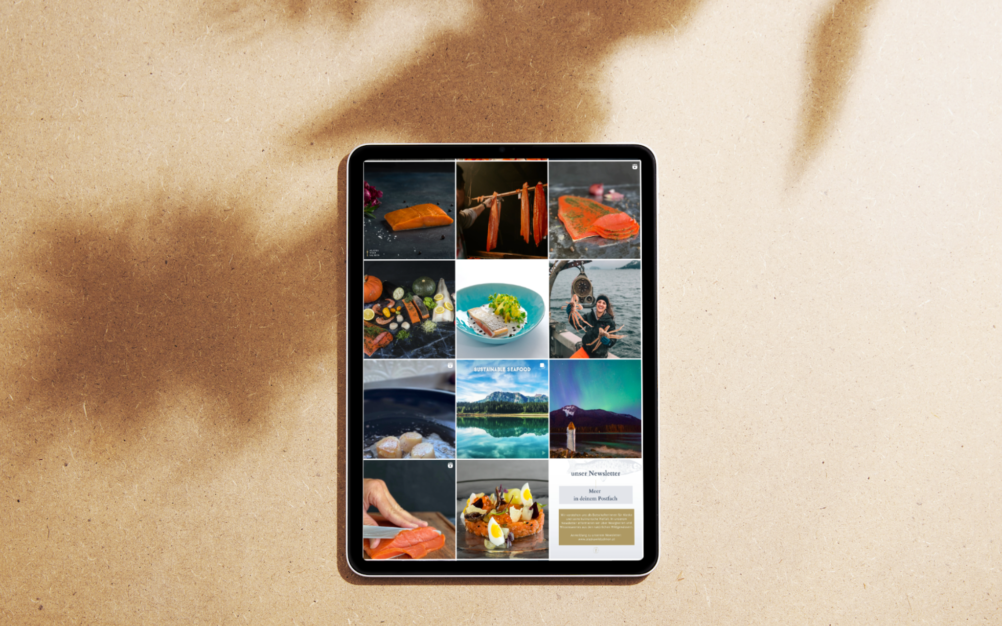 Ein Tablet welches Content des Instagram Profils zeigt 