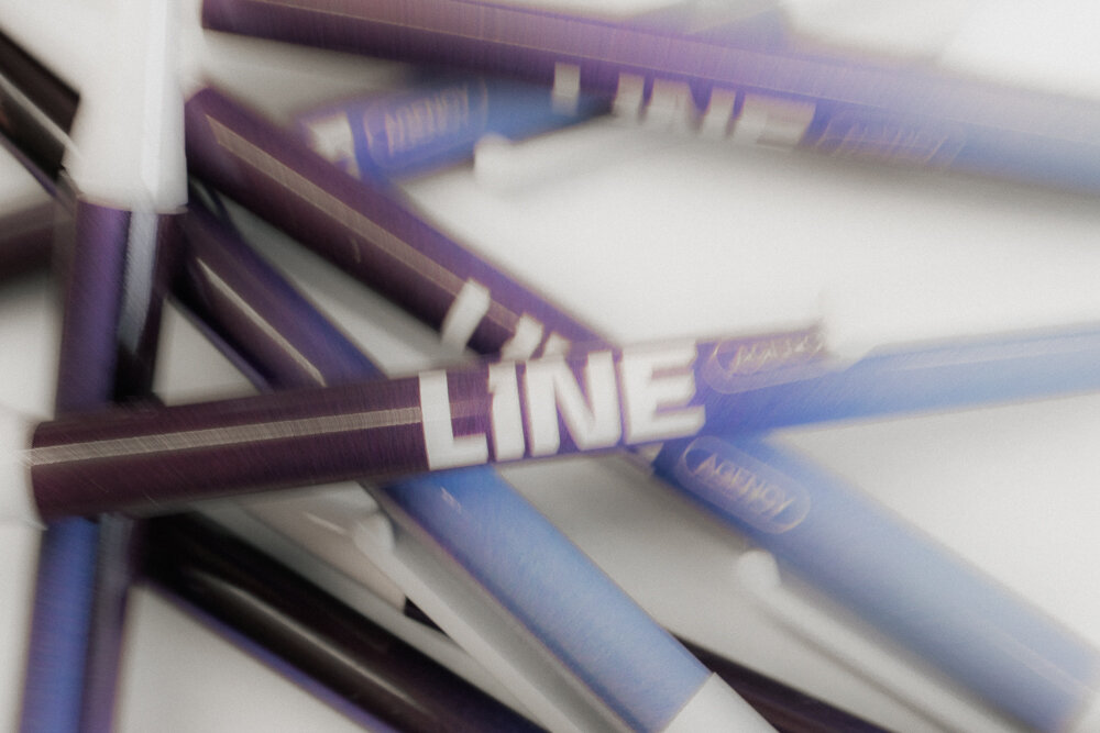 Nahaufnahme der Kugelschreiber der Online Marketing Agentur Line Agency