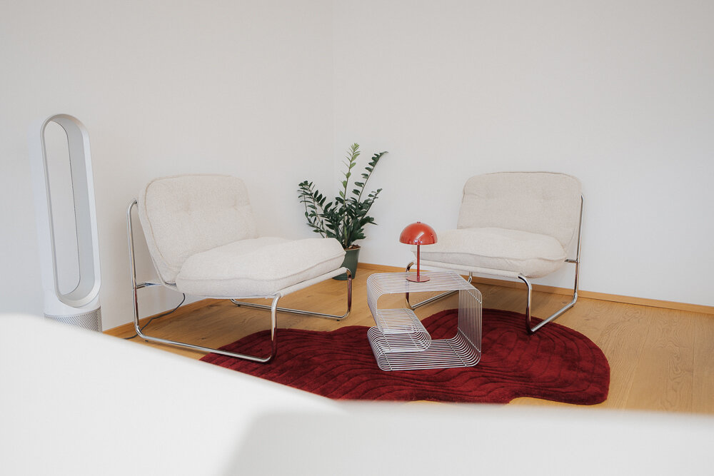 Die Besprechungsecke von Janines Büro der Online Marketing Agentur Line Agency